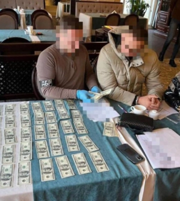 Елітні автомобілі, земля та екскаватор: експрацівника Львівської митниці судитимуть за незаконне збагачення