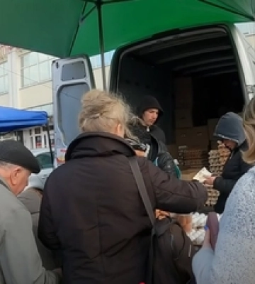 Які ціни на яйця та м&#039;ясо перед Великоднем на фермерському ринку біля «Торби» у Луцьку (відео)