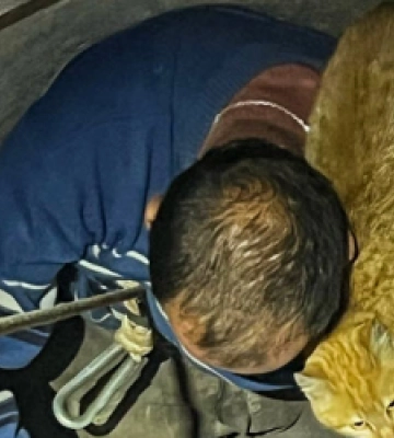 На Львівщині чоловік поліз у 10-метрову криницю, щоб врятувати кота і застряг