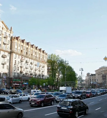 В Киеве на Крещатике начали проведение текущего ремонта покрытия