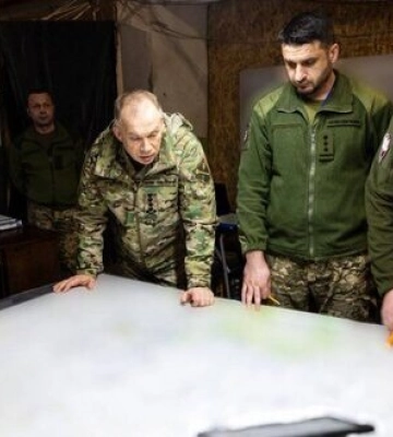 Ворог намагається вибити нас із Курщини та захопити прикордоння Сумщини, - Сирський. ФОТО