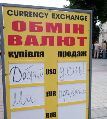 Долар в Україні подешевшав, євро підскочив до нового максимуму