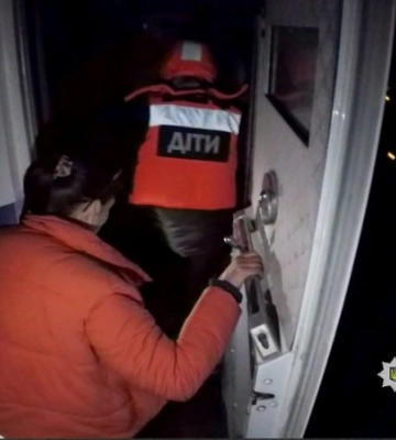 &quot;Білі янголи&quot; евакуювали з-під обстрілів на Донеччині десятьох людей