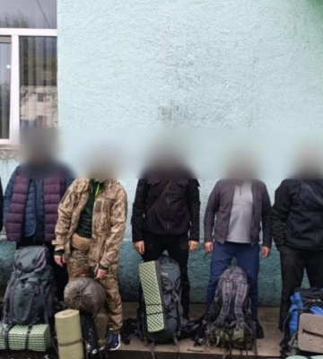 Прикордонники Закарпаття затримали групу «туристів»: серед втікачів жителі Дніпропетровщини