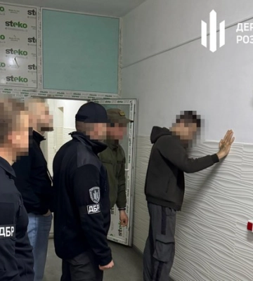 Співробітники ДБР викрили систему катування в’язнів у Полтавському СІЗО