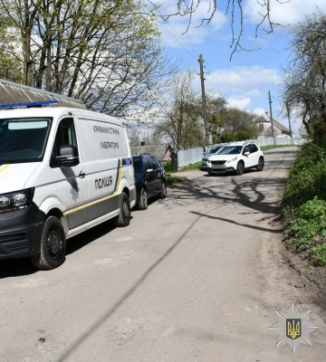 Покинуте немовля на Тернопільщині: підозрюють дев'ятнадцятирічну жінку