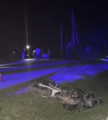 На Снятинщині п’яний мотоцикліст зʼїхав у кювет: загинула 19-річна пасажирка (ФОТО)
