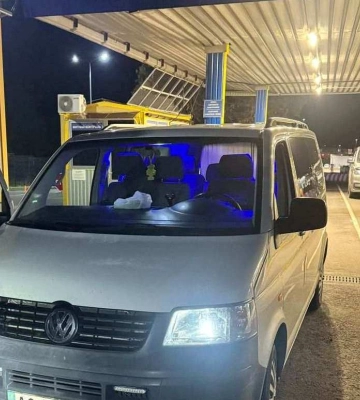 Хотів завезти в Україну "чужі" 40 тисяч доларів без декларування