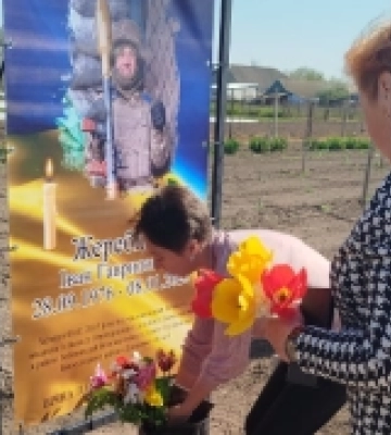 У селі Мирне Вилківської громади на Одещині відкрили банер на честь полеглого захисника