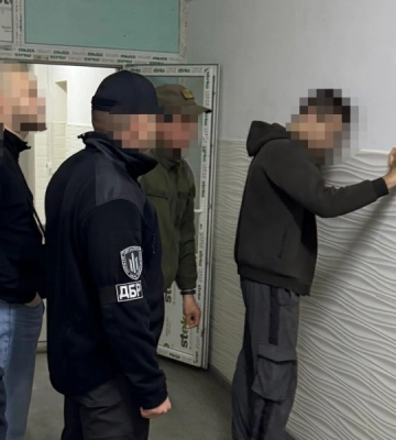 Привʼязували до ліжка та залишали без їжі: у Полтавському СІЗО виявили камеру тортур
