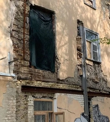 В Киеве продолжают разрушать "Дом с хлебной лавкой", несмотря на запрет