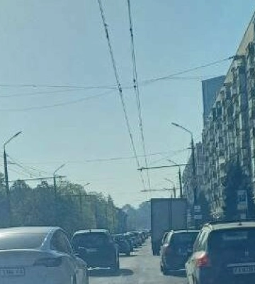 Автівки майже не рухаються: ключові дороги Дніпра застигли в заторах