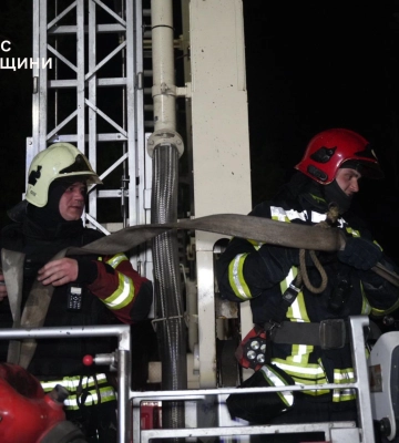 Удар «шахедами» по Одесі: ДСНС показала фото та відео наслідків атаки