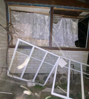 Уламки ворожих дронів пошкодили будинки й авто на Київщині: фото