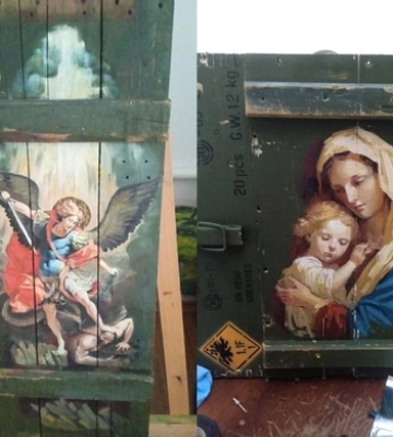 Демобілізований військовий з Волині вчителює і пише ікони на ящиках з-під набоїв