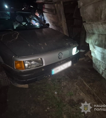 У Глухові п&#039;яний молодик намагався викрасти авто, але врізався у паркан та сарай
