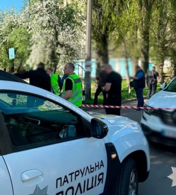 У Києві чоловік отримав вогнепальне поранення. Поліція розслідує замах на вбивство