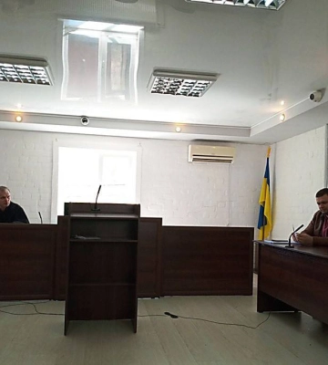 У Миколаєві суд взяв під варту військовослужбовця, який погрожував ножем адміністраторці хостелу