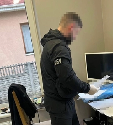 На Соборності у Луцьку п&#039;яний водій BMW серед ночі влупився у паркан