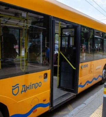 Стало известно как в Днепре будет работать общественный транспорт на поминальные дни