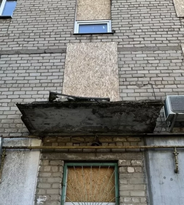 Два роки без ремонту після обстрілів: у Миколаєві жителі скаржаться на аварійні під&#039;їзди
