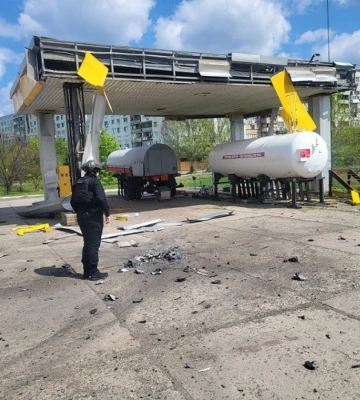 Момент влучання російських дронів у Костянтинівську лікарню показали поліцейські Донеччини (ВІДЕО)