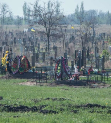 Як у Дніпрі працюватиме громадський транспорт на поминальні дні