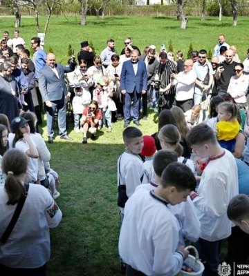 На Буковині встановили рекорд у катанні великодніх яєць