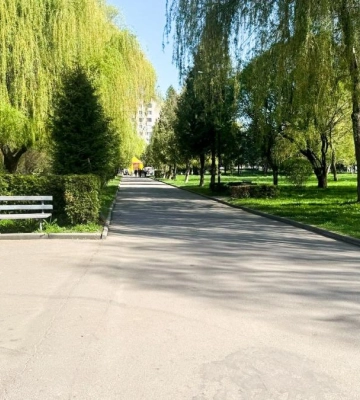 У Рівному правоохоронці розшукують водія, який наїхав самокатом на пенсіонера