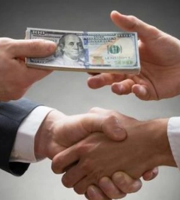 У Києві на хабарі викрили топчиновника КМДА