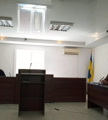 У Миколаєві суд залишив під вартою військового, який пішов у СЗЧ та погрожував ножем адміністраторці хостелу