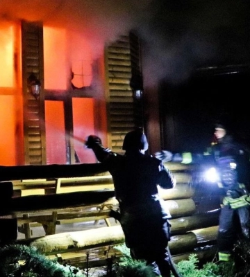 На Київщині уламки збитого БпЛА спричинили пожежу в готельно-ресторанному комплексі: займання ліквідовано