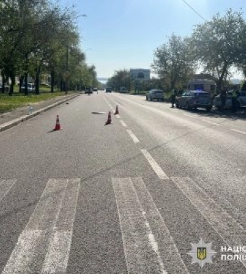 Загинула 73-річна пішохід – у Миколаєві слідчі поліції затримали у процесуальному порядку водія Mini Cooper