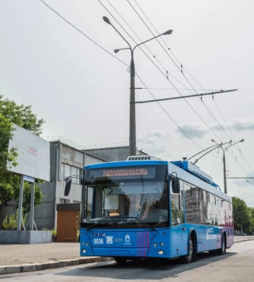 Для зручності пасажирів потягу Київ-Миколаїв додано ранковий рейс тролейбусу №2 з залізничного вокзалу