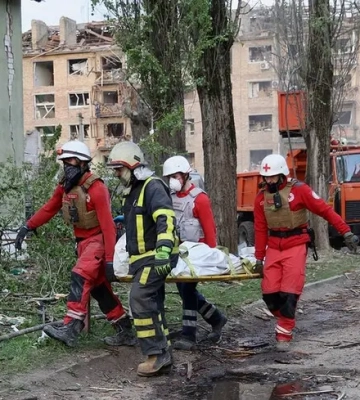 10 загиблих та 70 поранених: що іще відомо про масовану повітряну атаку на Київ станом на цей час