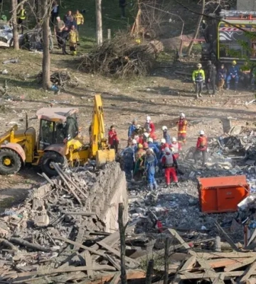 Під завалами будинку в Києві можуть бути до десяти людей – Клименко