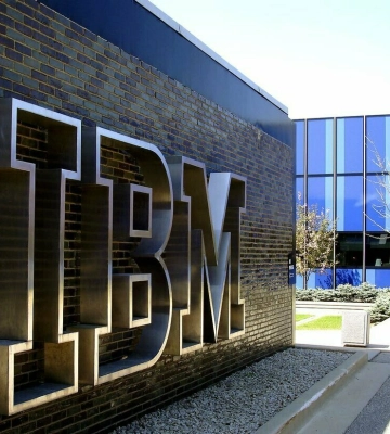 IBM втратила державні контракти через урізання витрат адміністрацією Трампа