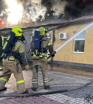 У Кривому Розі вогнеборці ліквідували займання адмінбудівлі на території спортивного комплексу