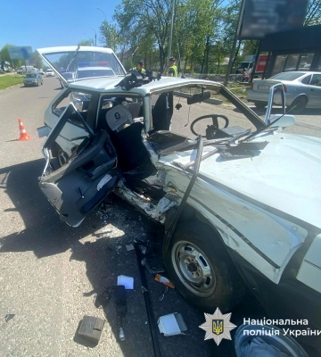 У Смілі, що на Черкащині, внаслідок ДТП постраждали літні водій та пасажирка легковика. ФОТО
