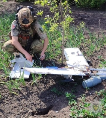 Вибухотехніки поліції знешкодили бойову частину ворожого БпЛА, що впав на сільському городі