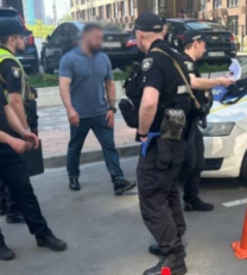 Мужчина устроил стрельбу на парковке в Киеве