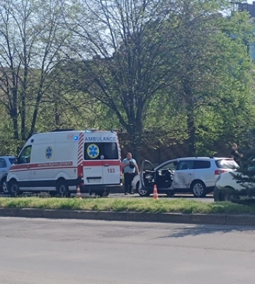 У Луцьку вантажівка «влетіла» в авто 
