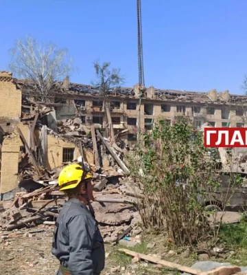 Атака РФ на Київ: поліція показала відео порятунку людей з-під завалів