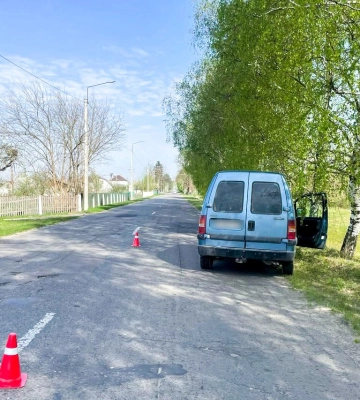 В реанімації юнак, який раптово вибіг на дорогу у селі на Рівненщині (ФОТО)