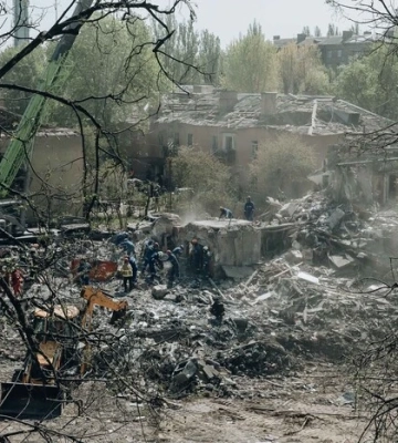 Внаслідок нічної атаки РФ у Києві пошкоджено 25 будинків, школа та садочок Внаслідок нічної атаки РФ у Києві пошкоджено 25 будинків, школа та садочок