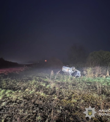 «Шкода» на даху, пасажири в лікарні: п’яний водій влаштував ДТП на Львівщині, - ФОТО