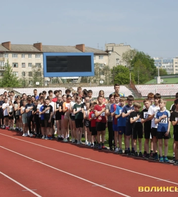 Чемпіонат із легкої атлетики зібрав на луцькому «Авангарді» близько 200 дітей. Фото