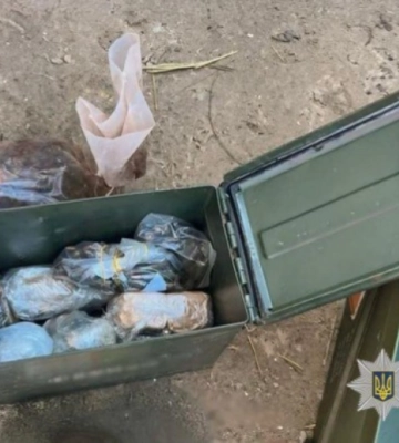 Поліцейські Дніпра затримали місцевого жителя за незаконне зберігання зброї