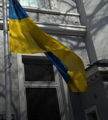 В українських дипустановах по світу приспустять прапори на знак жалоби за жертвами удару РФ 24 квітня