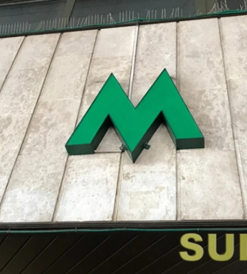 В Киеве на станции метро "Крещатик" мужчина попал под поезд